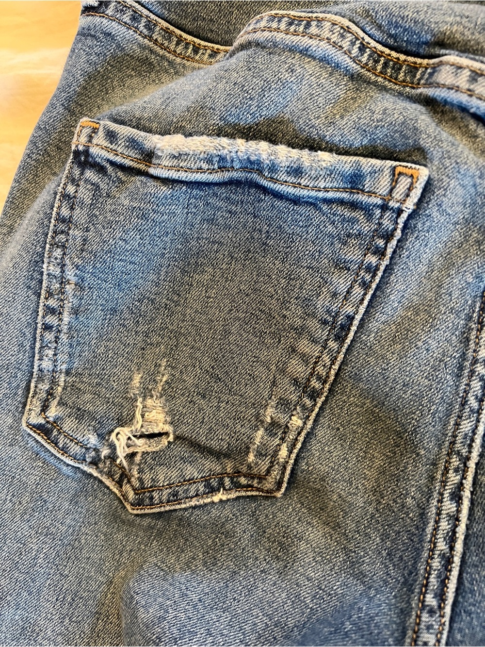 AGOLDE Distressed Straight Leg Jeans 24 Mid Rise Raw Knee Wash Model Off Duty - Picture 8 of 9